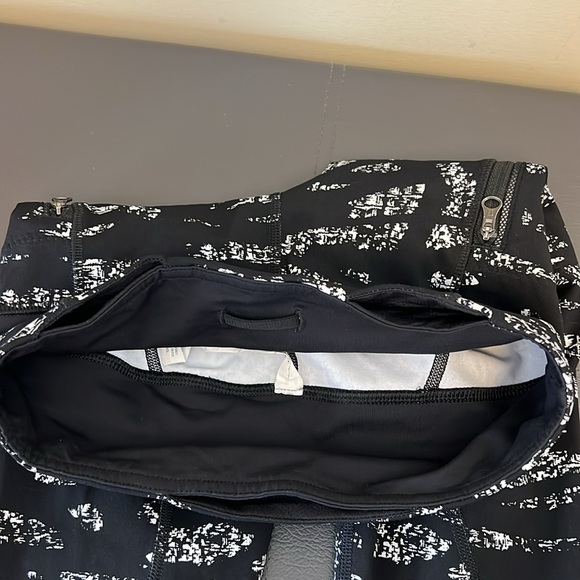 Lululemon Inspire Tight II in Graf Black White / Black size 2 - Picture 12 of 13